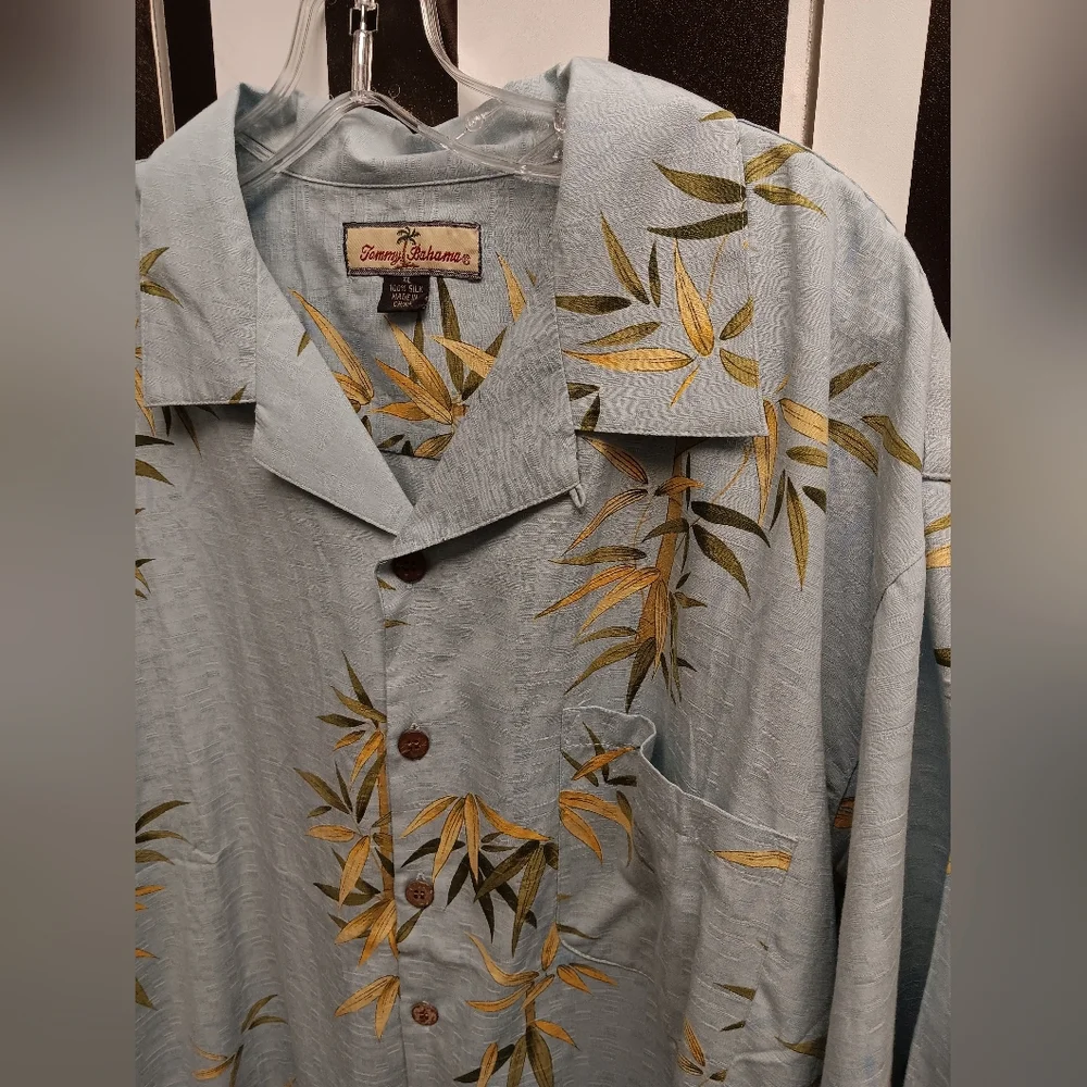 Tommy Bahama Button Down - Picture 4 of 8